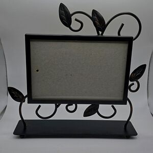 Black Metal Standing Picture Frame